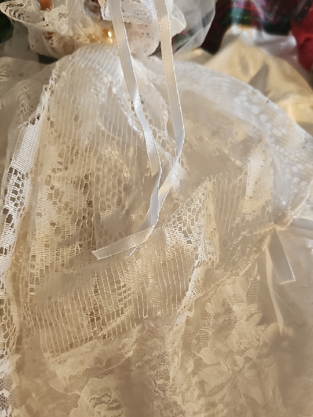 Mattel vintage Barbie Doll in White Lace Wedding Gown - Picture 8 of 10